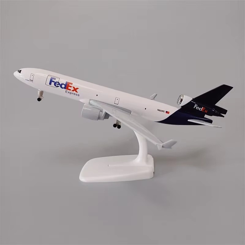 نموذج طائرة 20 سنتيمتر الهواء  - مراجعة Model Kit Ixchel وسعره