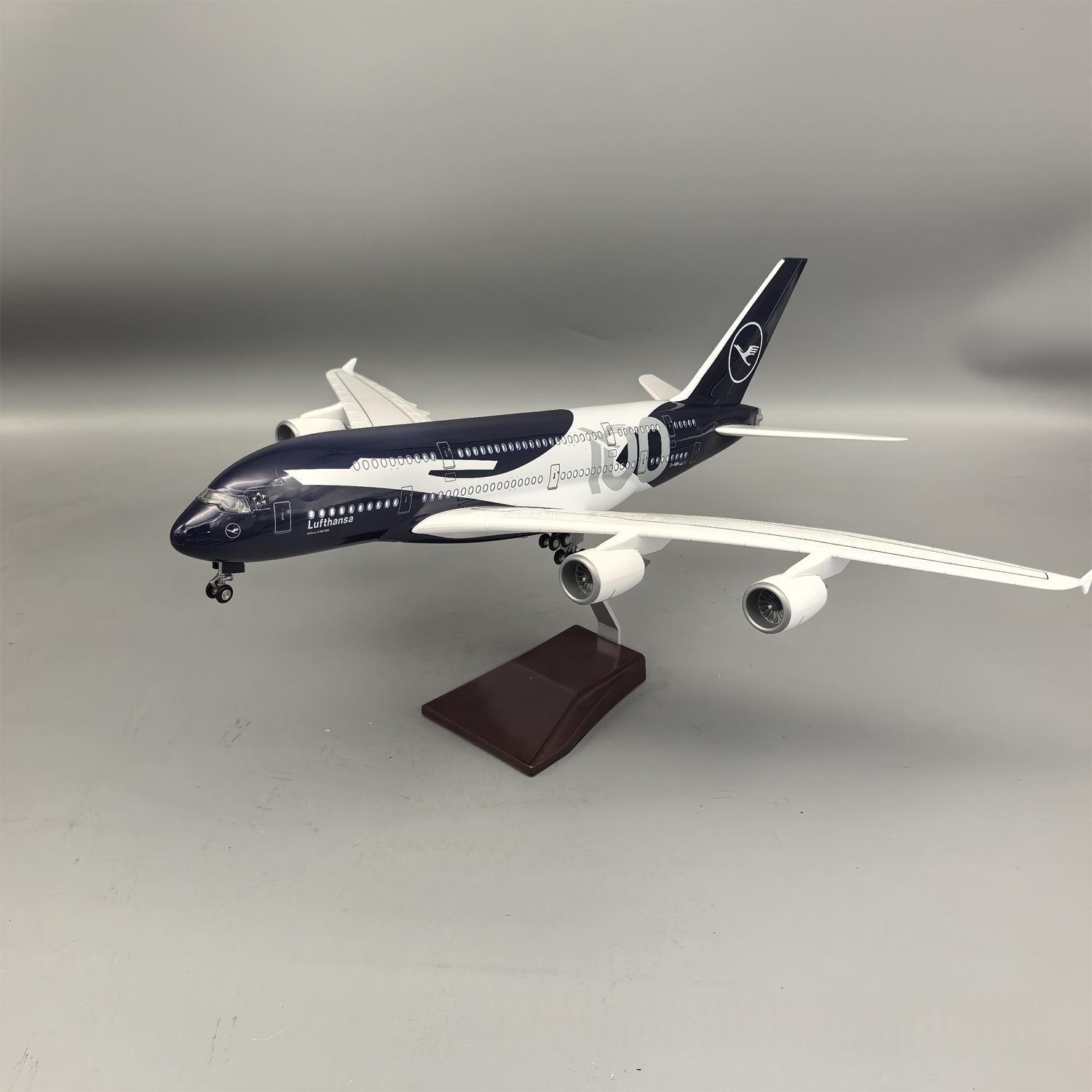 نموذج طائرة لوفتهانزا A380 الج - مراجعة Model Kit Ixchel وسعره