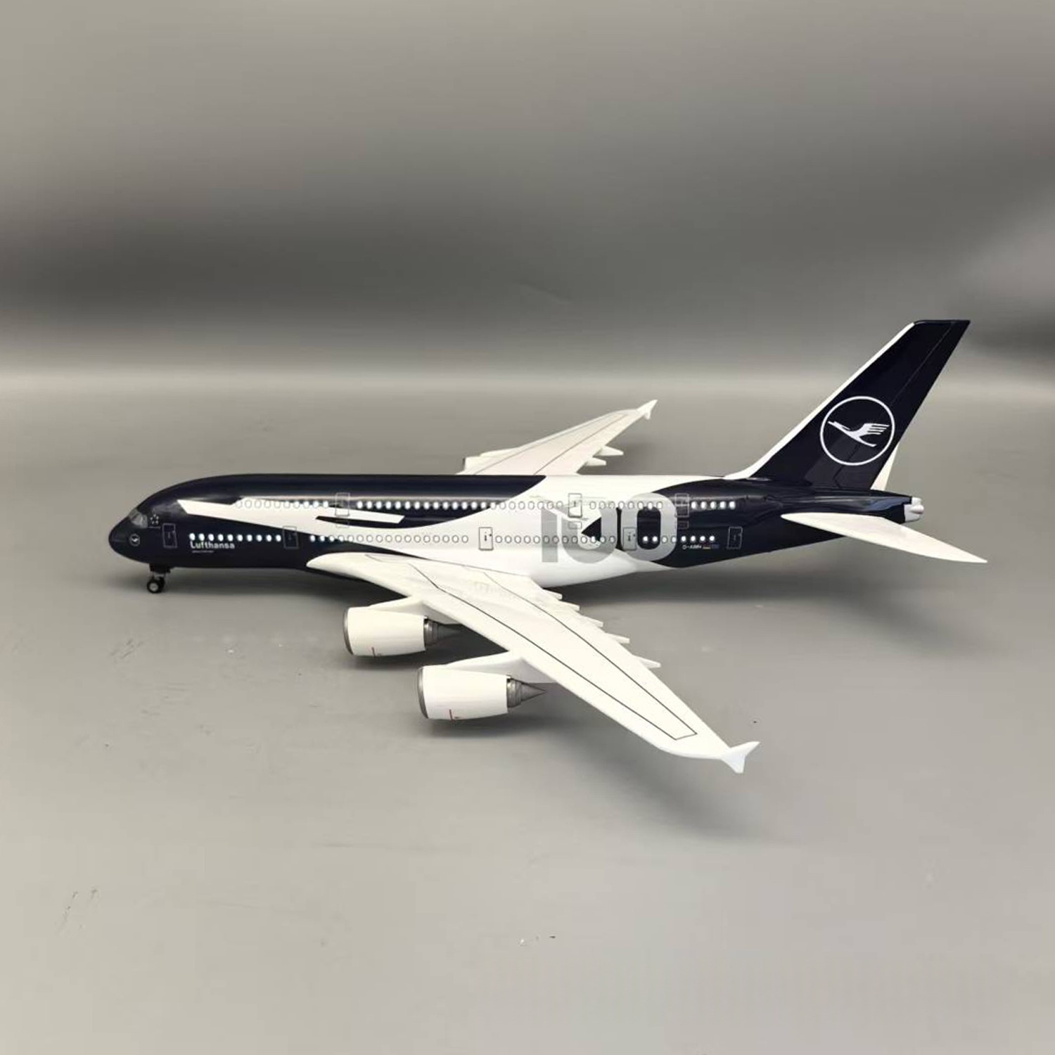 نموذج طائرة لوفتهانزا A380 الج - مراجعة Model Kit Ixchel وسعره