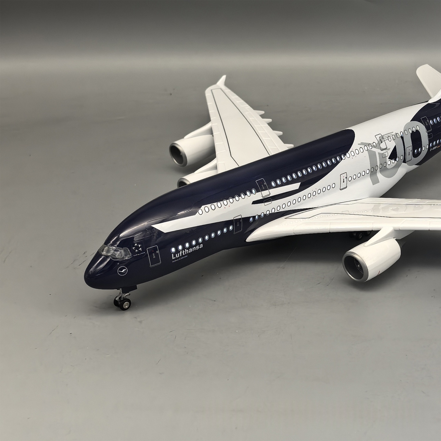 نموذج طائرة لوفتهانزا A380 الج - مراجعة Model Kit Ixchel وسعره