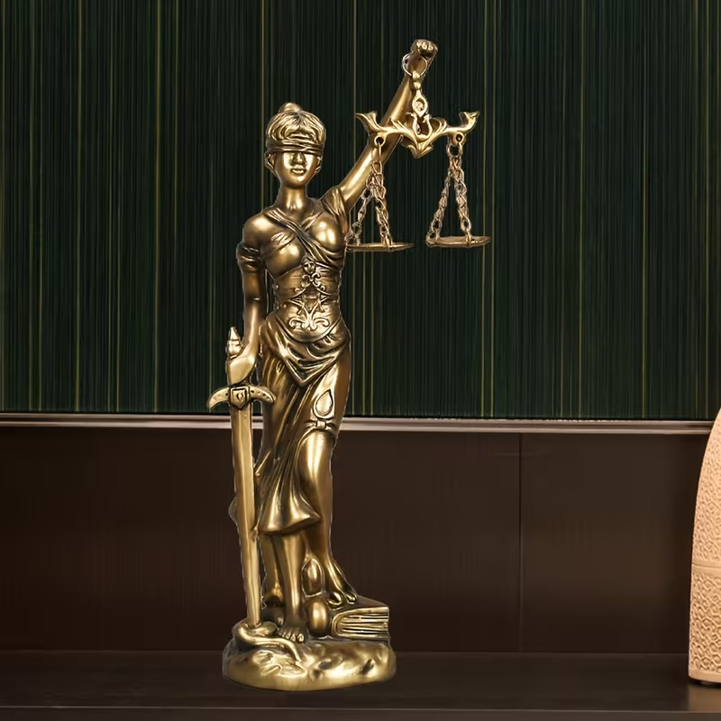تمثال إلهة العدالة بقاعدة مستد - مراجعة Model Kit Judge وسعره